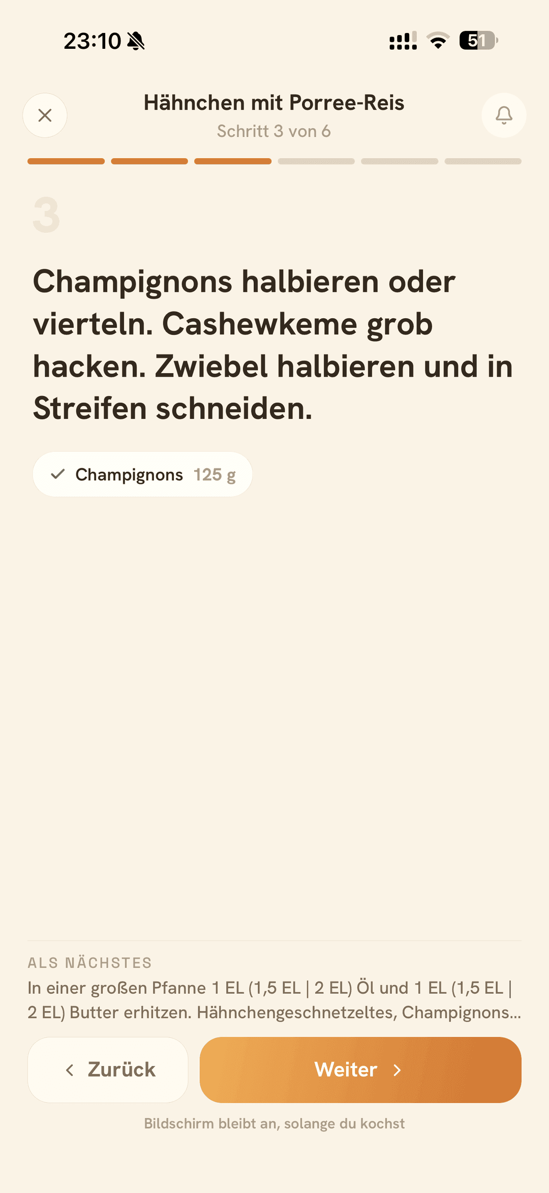 App-Screen: Kochmodus mit Schritt 1 von 7, Anleitungstext und abgehakten Zutaten-Chips